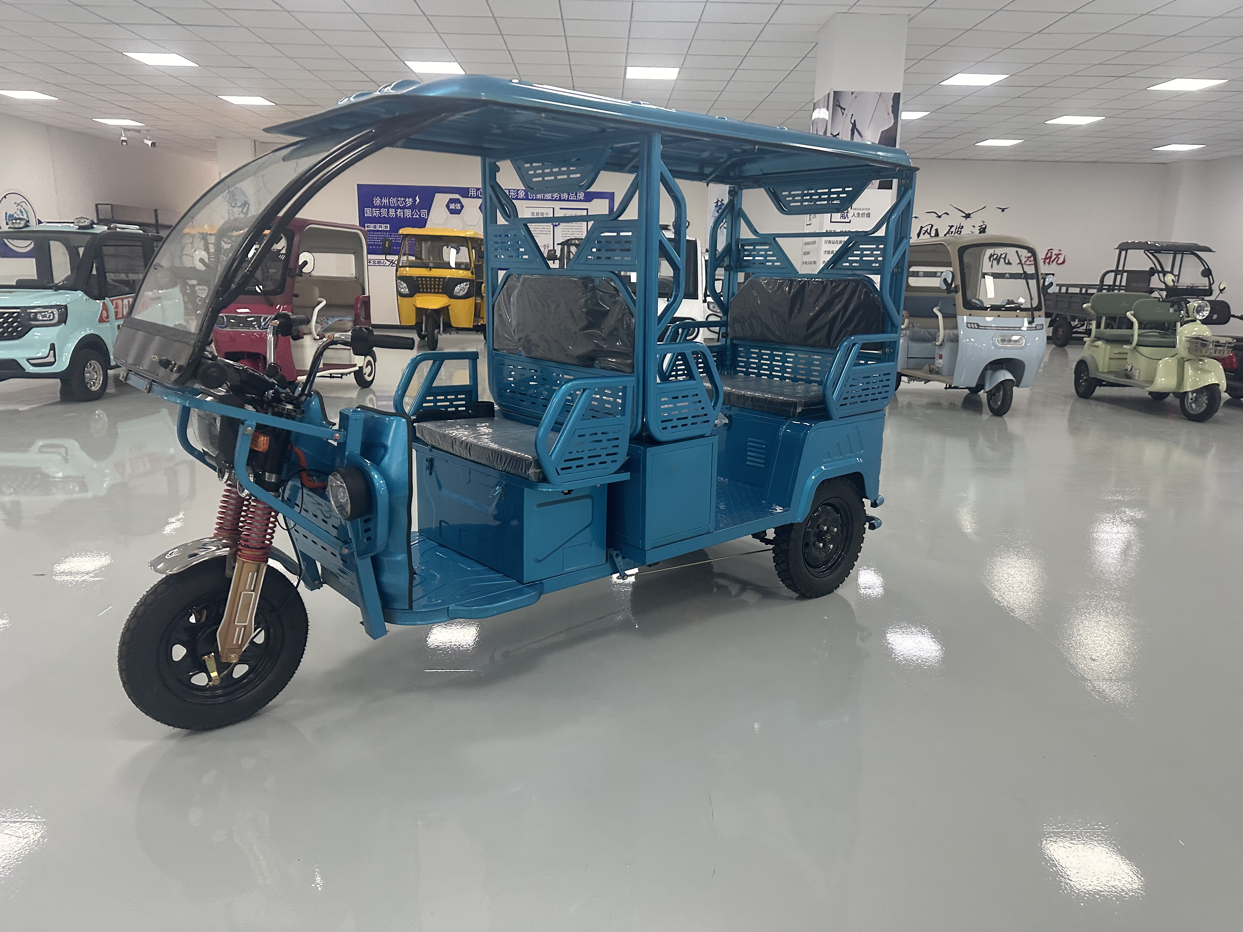 Blue Ventus Electric VIATOR Tricycle